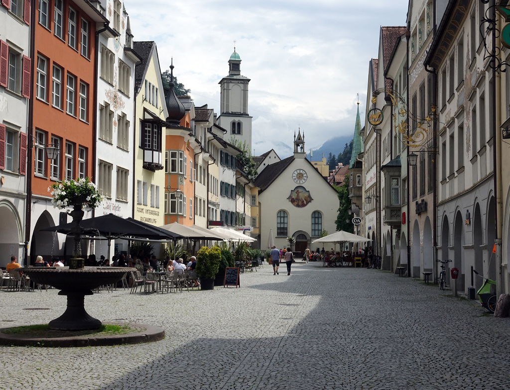 Lais Puzzle - Brunnen und Johanniterkirche in Feldkirch - 1.000 Teile p-349930