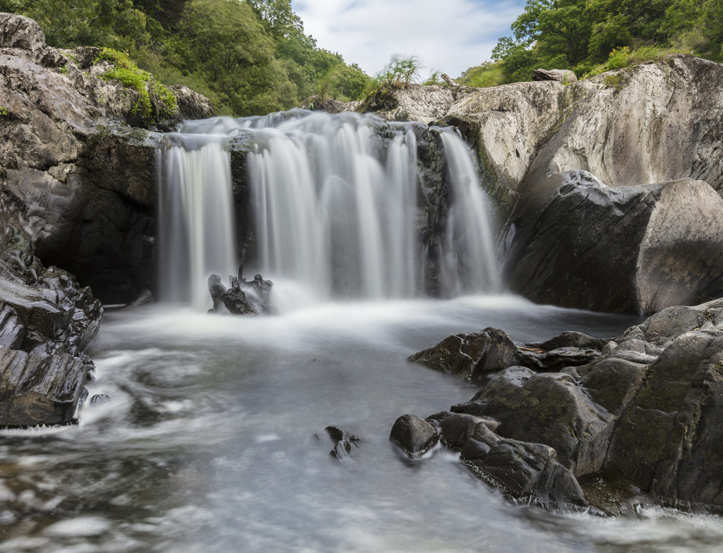 Lais Puzzle - Cenarth, Carmarthenshire, Wales, Blick auf den Wasserfall Cenarth Falls - 1.000 Teile p-350086