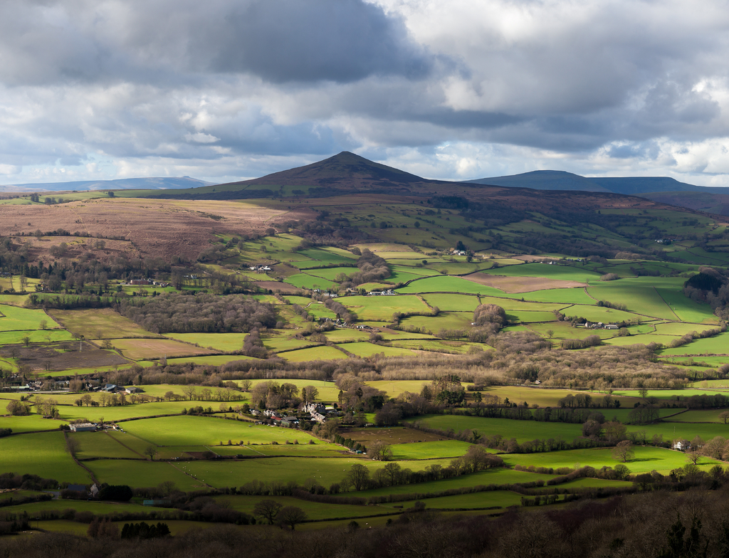 Lais Puzzle - Der Zuckerhut, ein Berg nordwestlich von Abergavenny in Monmouthshire, Wales - 1.000 Teile p-350138