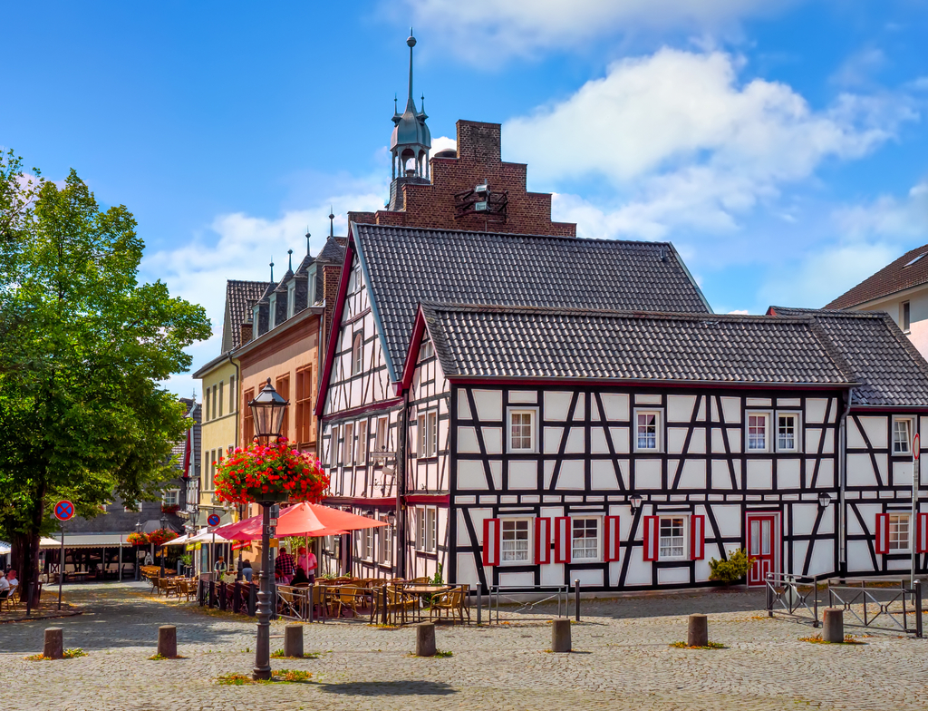 Lais Puzzle - Bad Honnef, Altstadtszene am Alten Rathaus - 1.000 Teile p-350277