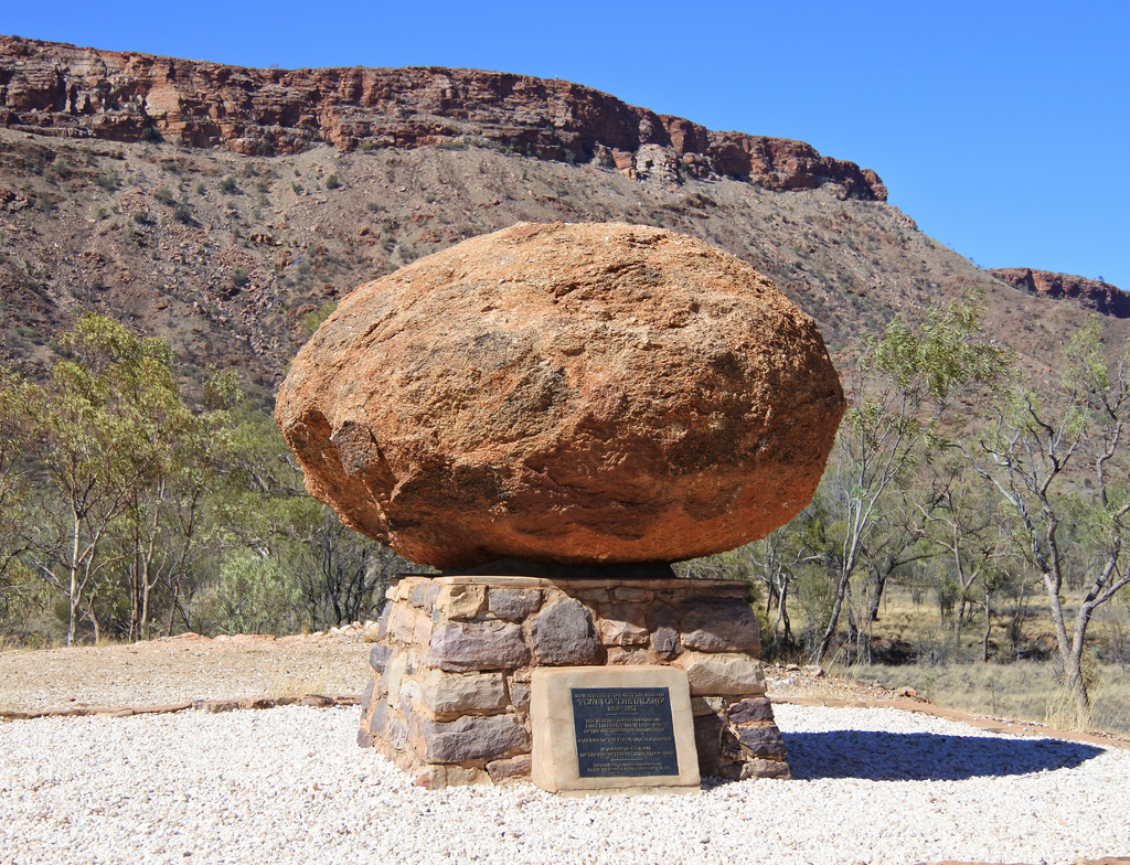 Lais Puzzle - Gedenkstein für John Flynn bei Alice Spings in Australien - 1.000 Teile p-350592