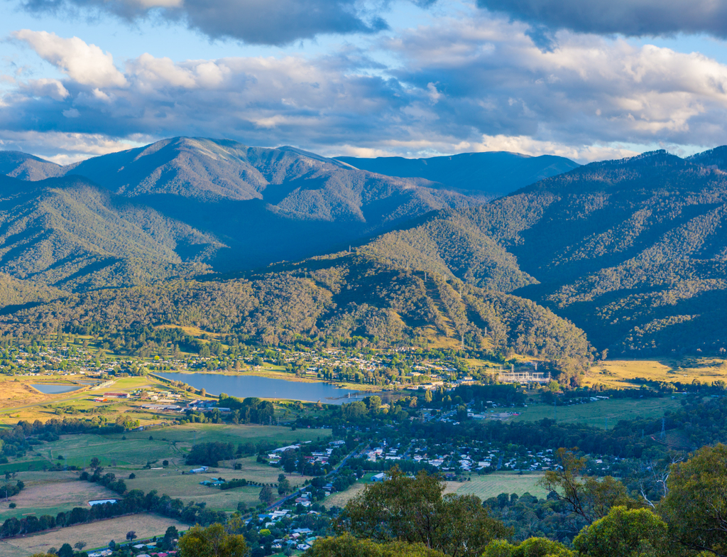 Lais Puzzle - Luftaufnahme von Mount Beauty Stadt und Teichanlage. Kiewa-Tal, Victoria, Australien - 1.000 Teile p-350742