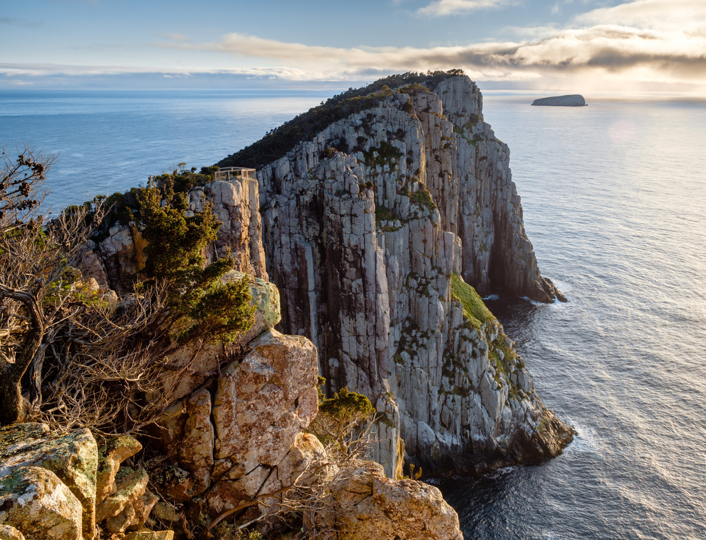 Lais Puzzle - Klippen von Cape Hauy in heller Morgensonne, Tasmanien, Australien - 1.000 Teile p-350756