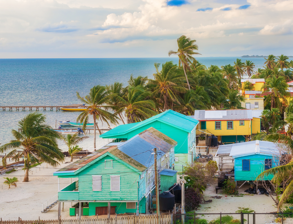 Lais Puzzle - Luftaufnahme des hölzernen Piers und Blick auf das Meer in Caye Caulker, Belize, Karibik - 1.000 Teile p-351163