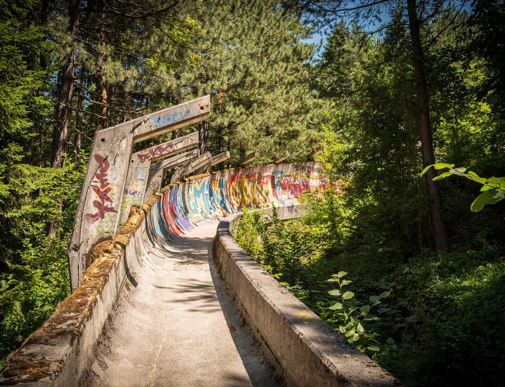 Lais Puzzle - Verlassene Bobbahn in Sarajevo, Bosnien und Herzegowina - 1.000 Teile p-351180