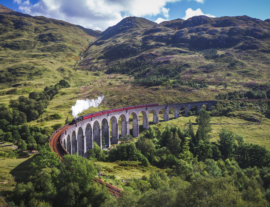 Lais Puzzle - Glenfinnan Railway Viaduct in Schottland mit dem vorbeifahrenden Jacobite-Dampfzug - 1.000 Teile p-351530