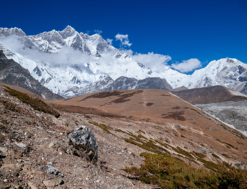 Lais Puzzle - Die Südwand des Lhotse (8516 m) - der vierthöchste Berg der Welt. Südwand - eine der gefährlichsten Kletterrouten. Everest Base Camp Route in der Nähe von Chukhung Siedlung, Nepal - 1.000 Teile p-351882