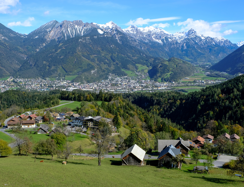 Lais Puzzle - Blick auf die Bezirksstadt Bludenz, Vorarlberg, Österreich, Bludenz - 1.000 Teile p-351946