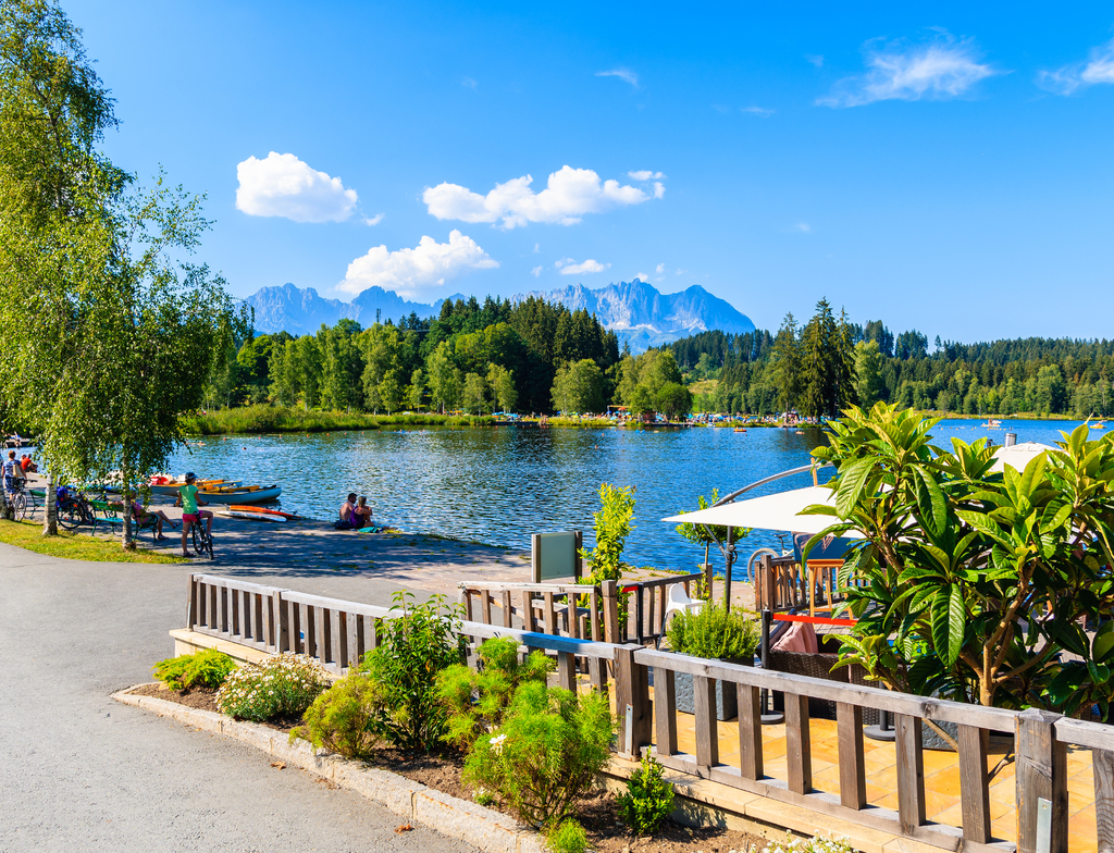 Lais Puzzle - Ufer des Schwarzsees an einem schönen sonnigen Sommertag in der Nähe von Kitzbühel, Tirol, Österreich - 1.000 Teile p-351950