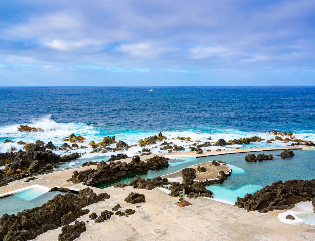 Lais Puzzle - Natürliche vulkanische Schwimmbäder bei Porto Moniz, Reiseziel für Urlaub, Madeira Insel, Portugal - 1.000 Teile p-352036