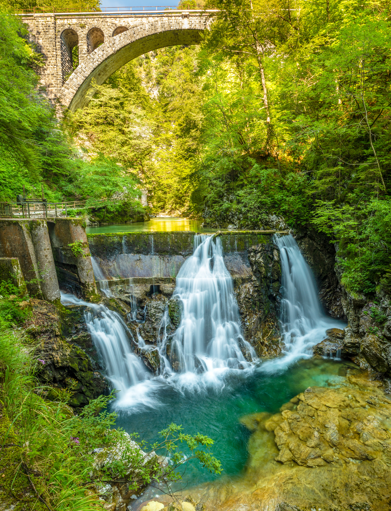 Lais Puzzle - Vintgar-Schlucht in Slowenien. Blick auf den Fluss Radovna und die Wasserfälle bei Bled, Slowenien - 1.000 Teile p-352204