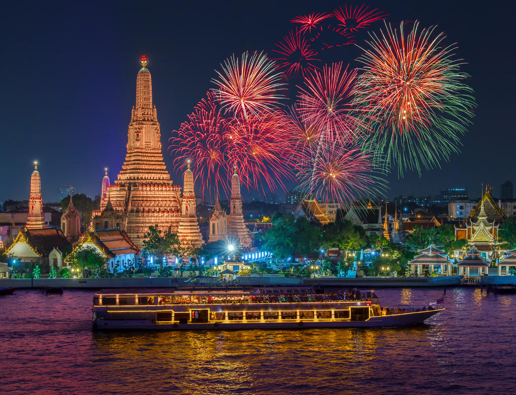 Lais Puzzle - Wat Arun und Kreuzfahrtschiff in der Nacht unter Neujahrsfeier, Bangkok Stadt, Thailand - 1.000 Teile p-352343