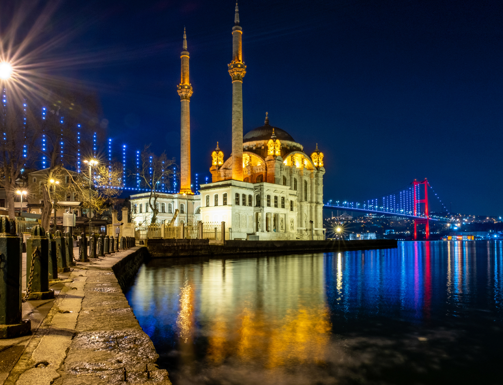 Lais Puzzle - Istanbuler Landschaft bei Nacht. Ortakoy-Moschee und Bosporus-Brücke - 1.000 Teile p-352387