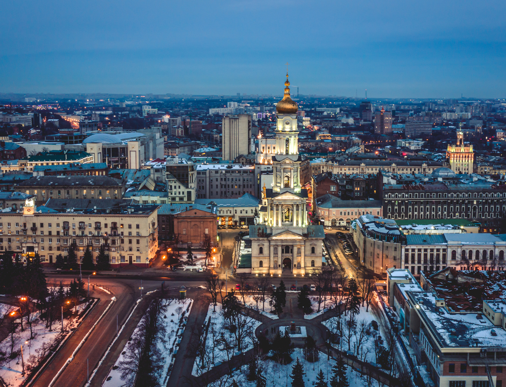 Lais Puzzle - Beleuchtete Mariä-Himmelfahrt-Kathedrale in Charkiw - 1.000 Teile p-352396