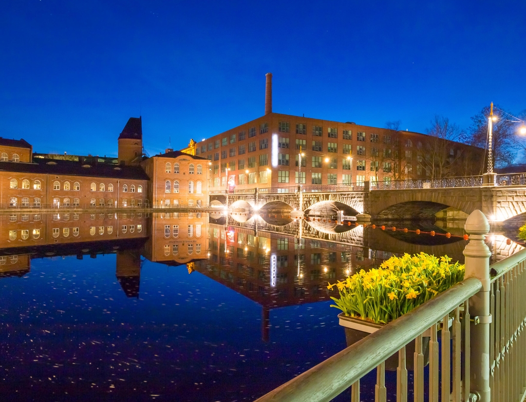 Lais Puzzle - Industriegebäude in Tampere bei Nacht (Finnland) - 1.000 Teile p-352739