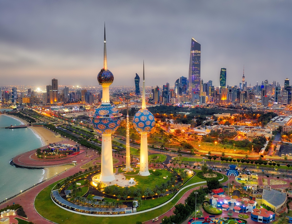 Lais Puzzle - Kuwait Tower City Skyline leuchtet bei Nacht - 1.000 Teile p-352778