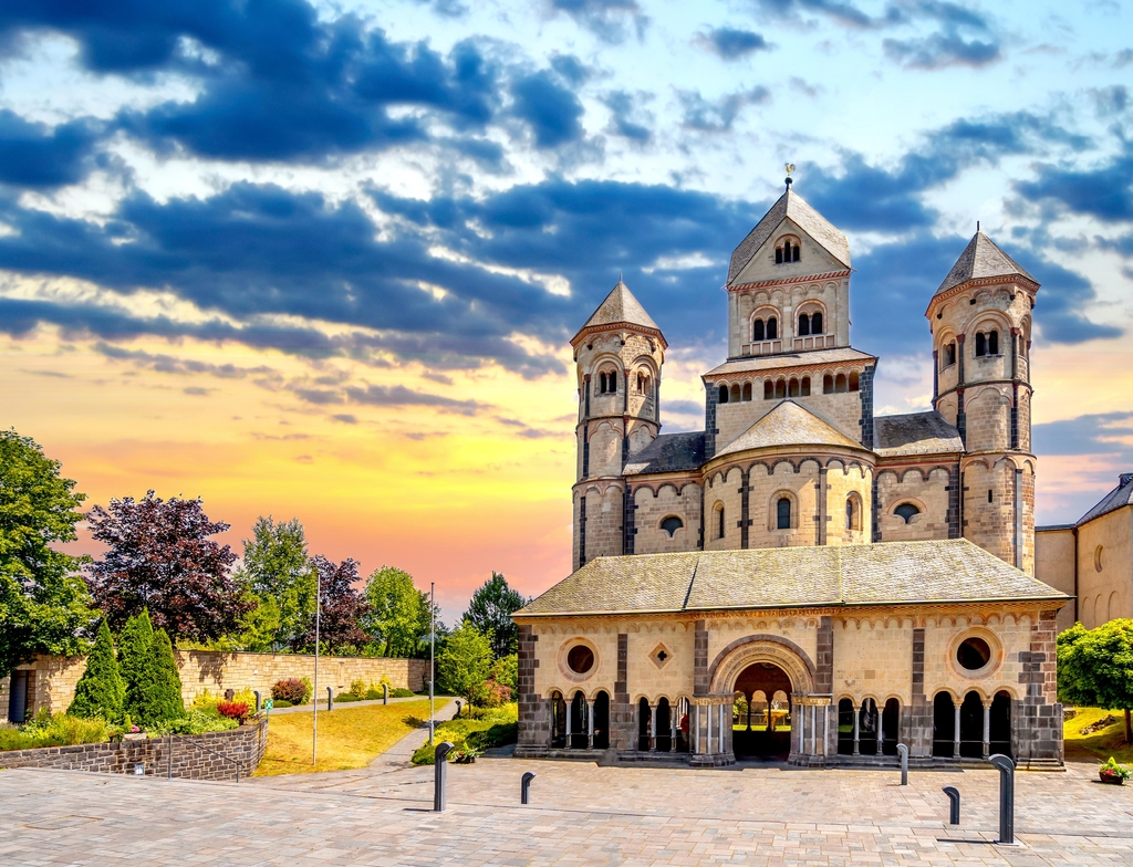 Lais Puzzle - Kloster Maria Laach, Deutschland - 1.000 Teile p-352990