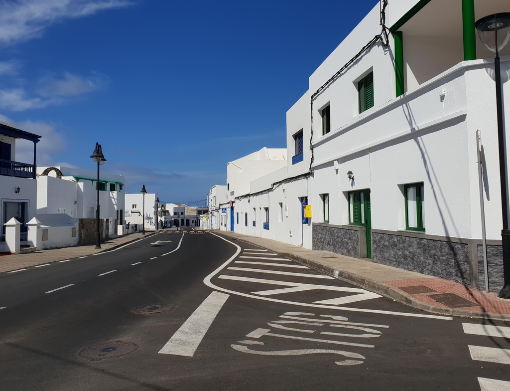 Lais Puzzle - Straße im Fischerdorf Órzola,Lanzarote - 1.000 Teile p-353180