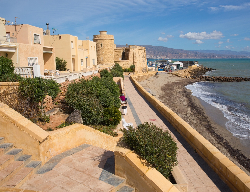 Lais Puzzle - Küstenweg und Burg Roquetas del Mar de Santa Ana Costa de Almería, Andalusien, Spanien - 1.000 Teile p-353925