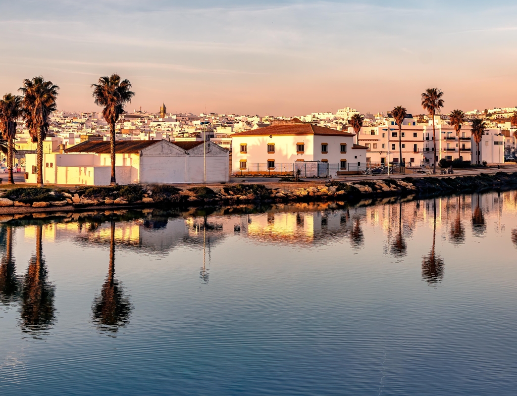 Lais Puzzle - Panoramablick auf Conil de la Frontera in Südspanien bei Sonnenuntergang - 1.000 Teile p-353937