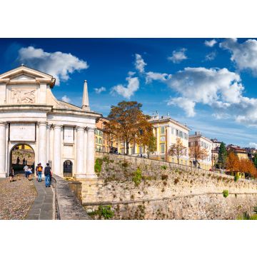 Lais Puzzle - Panoramablick auf "Porta San Giacomo" in der Altstadt von Bergamo an einem sonnigen Tag - 100, 200, 500 & 1.000 Teile