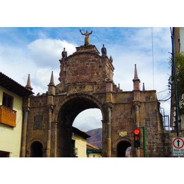 Lais Puzzle - Der Arco de Santa Clara ist ein Triumphbogen, der an einem der Punkte der Plaza San Francisco im historischen Zentrum der Stadt Cusco errichtet wurde. Er gilt als der schönste Triumphbogen in Peru - 100, 200, 500 & 1.000 Teile