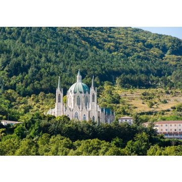 Lais Puzzle - Die Basilica santuario di Maria Santissima Addolorata ist ein modernes Heiligtum im Matese-Park in der Nähe von Isernia. - 100, 200, 500 & 1.000 Teile