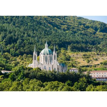 Lais Puzzle - Die Basilica santuario di Maria Santissima Addolorata ist ein modernes Heiligtum im Matese-Park in der Nähe von Isernia. - 1.000 Teile