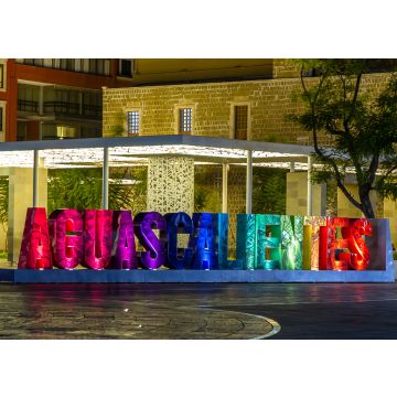Lais Puzzle - Nachtszene in der Innenstadt von Aguascalientes, Mexiko - 100, 200, 500 & 1.000 Teile