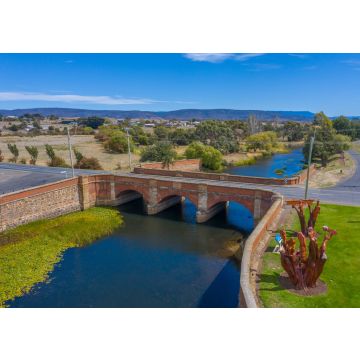 Lais Puzzle - Luftaufnahme der roten Brücke in der Stadt Campbell in Tasmanien, Australien - 100, 200, 500 & 1.000 Teile
