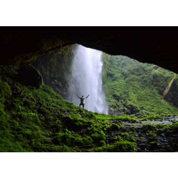 Lais Puzzle - Mann bewundert Puxtla-Wasserfall mit Armen in der Luft in der Nähe von Tlatlauquitepec in Mexiko - 100, 200, 500 & 1.000 Teile