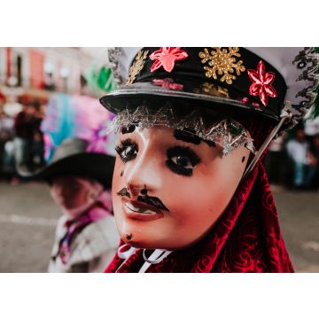 Lais Puzzle - Huehues Mexiko, mexikanische Karnevalsszene, Tänzerin trägt ein traditionelles mexikanisches Volkskostüm und eine farbenprächtige Maske - 100, 200, 500 & 1.000 Teile