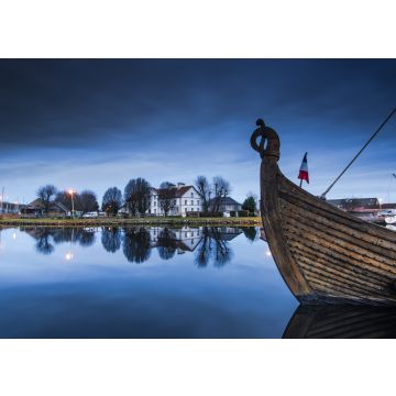 Lais Puzzle - Holzschiff am Kai von Carentan mit Spiegelungen im Wasser, Frankreich - 100, 200, 500 & 1.000 Teile