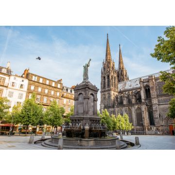 Lais Puzzle - Morgenblick auf den Platz des Sieges mit Denkmal und Kathedrale in der Stadt Clermont-Ferrand in Frankreich - 100, 200, 500 & 1.000 Teile