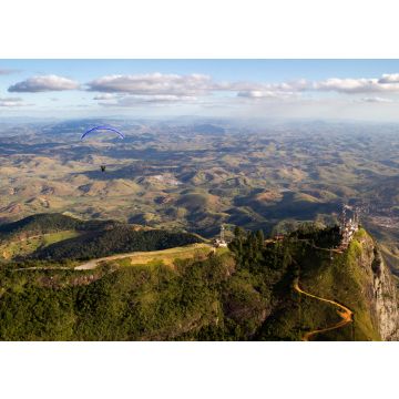 Lais Puzzle - Luftlandschaft in Governador Valadares mit Paraglider und Ibituruna Gipfel und Rio Doce Tal, Brasilien - 100, 200, 500 & 1.000 Teile