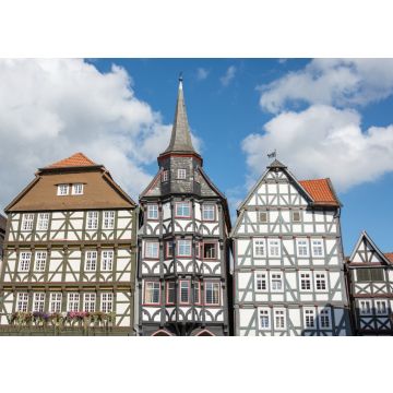 Lais Puzzle - Fachwerkhäuser mit blauem Himmel und Wolken in der kleinen deutschen Stadt Fritzlar - 100, 200, 500 & 1.000 Teile