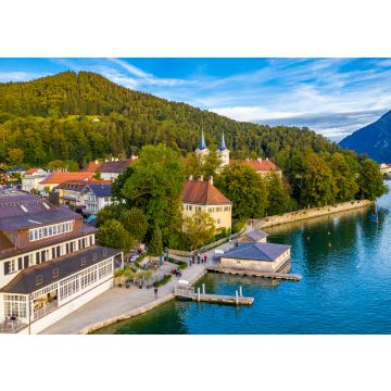 Lais Puzzle - Tegernsee, Deutschland. Der Tegernsee in Rottach-Egern (Bayern), Deutschland, nahe der österreichischen Grenze. Luftaufnahme des Tegernsees in den bayerischen Alpen. Bad Wiessee. Tegernsee in Bayern. - 100, 200, 500 & 1.000 Teile