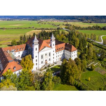 Lais Puzzle - Luftaufnahme von Kloster Schlehdorf mit Pfarrkirche St. Tertulin am Kochelsee, Schlehdorf Oberbayern, Bayern, Deutschland - 100, 200, 500 & 1.000 Teile