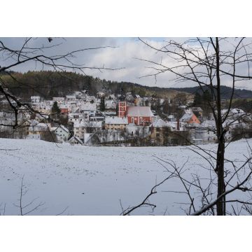Lais Puzzle - Blick auf das Städtchen Etzelwang in Bayern mit schneebedeckten Dächern und Kirche im Winter - 100, 200, 500 & 1.000 Teile