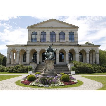 Lais Puzzle - Denkmal von König Ludwig I. von Bayern. Vorderansicht des Kursaal-Gebäudes in Bad Brückenau. Bayern, Deutschland, Europa - 1.000 Teile