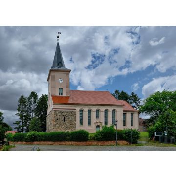 Lais Puzzle - Dramatischer Wolkenhimmel über der denkmalgeschützten Stadtkirche Biesenthal (Blick von Süden) - 100, 200, 500 & 1.000 Teile