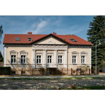 Lais Puzzle - Denkmalgeschütztes Neorenaissance-Wohnhaus in Michendorf, Teil eines ehemaligen Vierseithofs aus dem 18. Jahrhundert - 100, 200, 500 & 1.000 Teile