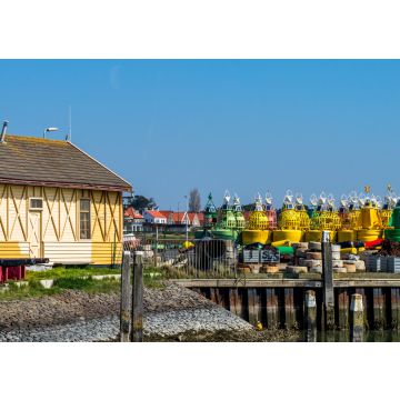 Lais Puzzle - Hafen Terschelling mit Blick auf die gelagerten Bojen - 100, 200, 500 & 1.000 Teile