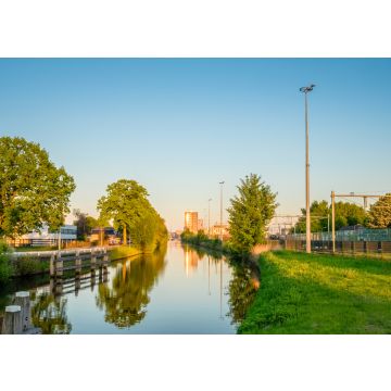 Lais Puzzle - An einem heißen Maiabend stehen wir auf der Inselbrücke ('Eilandbrug') und blicken über den Kanal auf den Hauptbahnhof der niederländischen Stadt Almelo - 100, 200, 500 & 1.000 Teile