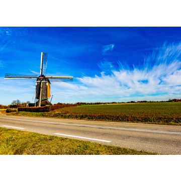 Lais Puzzle - Windmühle neben einer Straße und einem Anbaufeld an einem wunderschönen sonnigen Tag mit blauem Himmel mit reichlich weißen Wolken in einer unregelmäßigen Form in Beek Süd-Limburg in den Niederlanden - 100, 200, 500 & 1.000 Teile