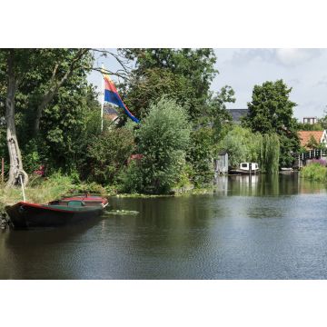 Lais Puzzle - Ruderboot im Fluss, mit Häusern, Bäumen und Brücke. Broek op Langedijk, Niederlande - 100, 200, 500 & 1.000 Teile