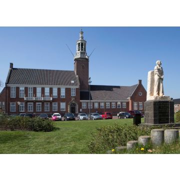 Lais Puzzle - Cityhall Hoogeveen Drenthe Niederlande. Mit Park und Statue - 100, 200, 500 & 1.000 Teile