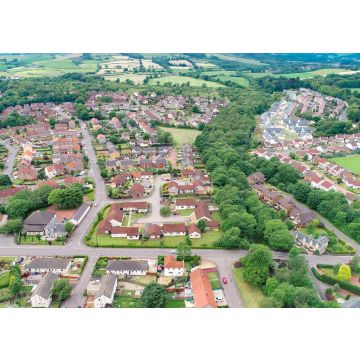 Lais Puzzle - Luftbild über dem Dorf Milton of Campsie, Schottland - 100, 200, 500 & 1.000 Teile