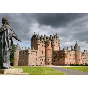 Lais Puzzle - Vorderer Rasen von Glamis Castle, dem Elternhaus der Königinmutter, mit einer Bleistatue von König James I. von England und König James VI. von Schottland - 100, 200, 500 & 1.000 Teile