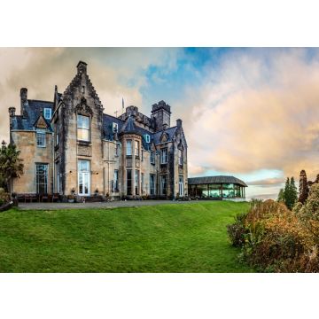 Lais Puzzle - Stonefield Castle bei Sonnenuntergang mit hellen grünen Rasen in der Front und einige kleine Büsche auf der rechten Seite in Argyll und Bute Schottland Vereinigtes Königreich - 100, 200, 500 & 1.000 Teile